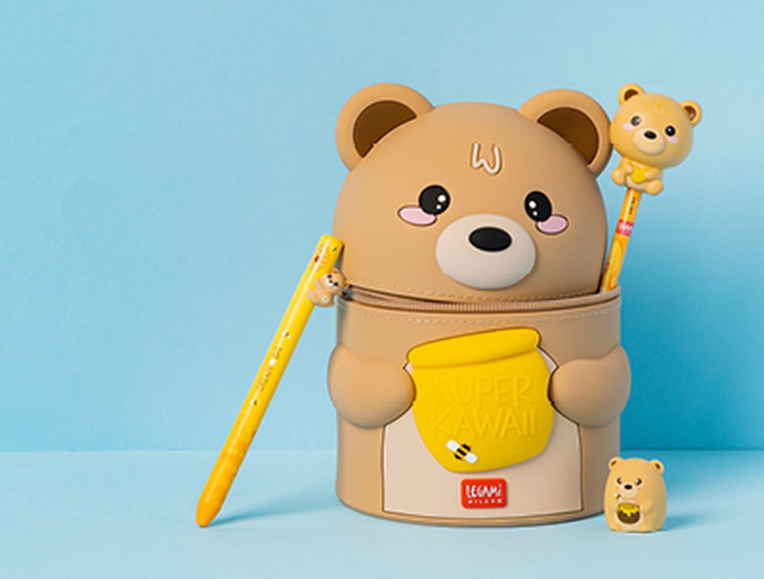 Legami-Pencil-Case in Bärenform mit passenden Stiften und kleinen Bärenmotiven